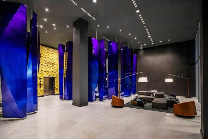 Modern 2-bedroom 2-bathroom Pool Parking Apartamento