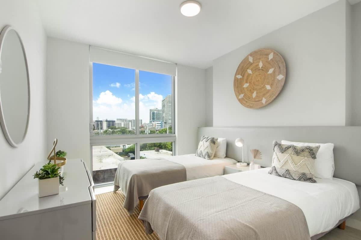 Modern 2-bedroom 2-bathroom Pool Parking Apartamento Miami